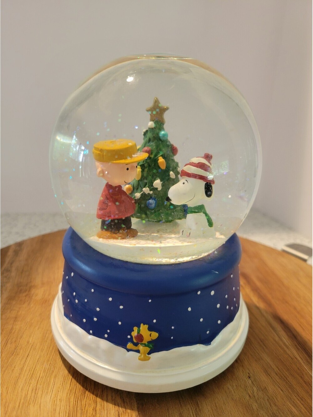 Hallmark Peanuts Musical Snow Globe Snoopy Charlie Brown Christmas 50th Anniver